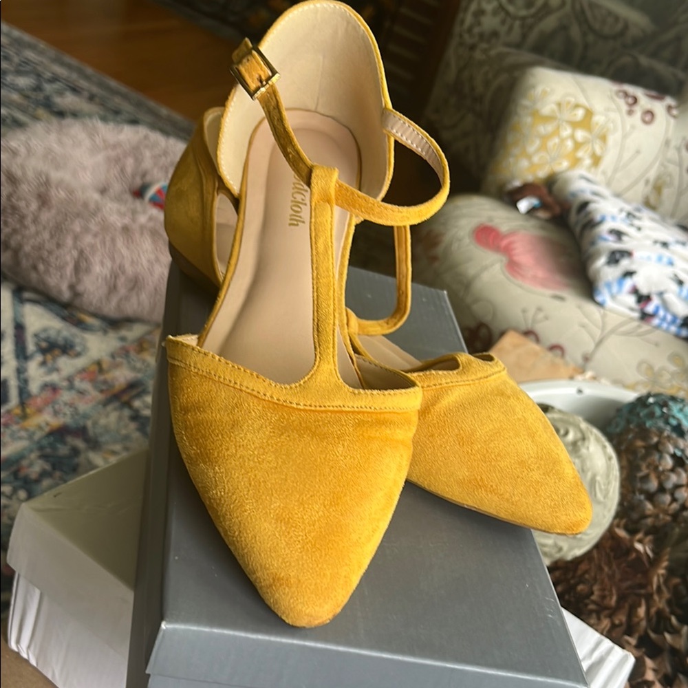 ModCloth size 9 mustard color flats
